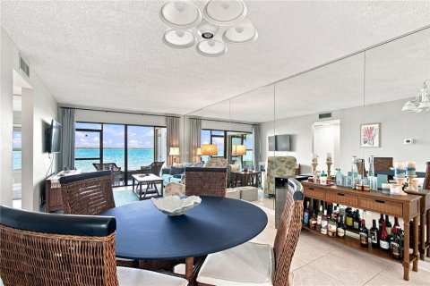 Condo in Saint Petersburg, Florida, 2 bedrooms № 2322301 - photo 8