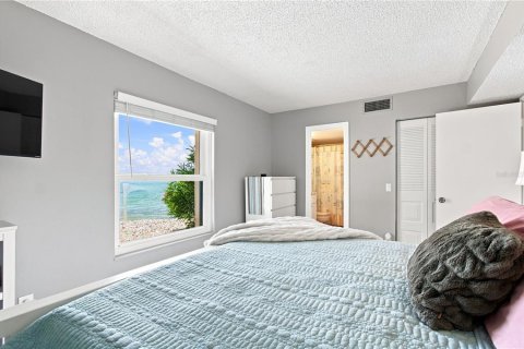 Condo in Saint Petersburg, Florida, 2 bedrooms № 2322301 - photo 17