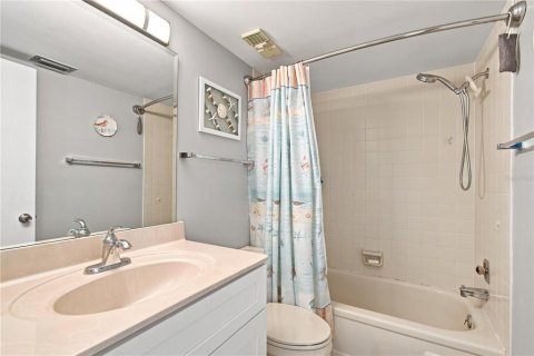 Condo in Saint Petersburg, Florida, 2 bedrooms № 2322301 - photo 18