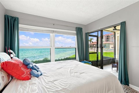 Condo in Saint Petersburg, Florida, 2 bedrooms № 2322301 - photo 13