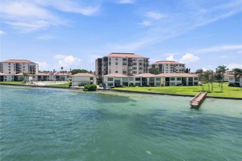 Condo in Saint Petersburg, Florida, 2 bedrooms № 2322301 - photo 28