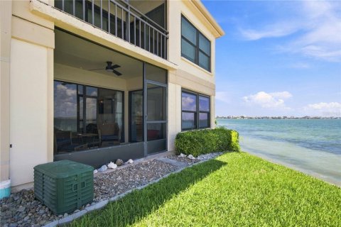 Condo in Saint Petersburg, Florida, 2 bedrooms № 2322301 - photo 23