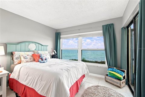 Condo in Saint Petersburg, Florida, 2 bedrooms № 2322301 - photo 12