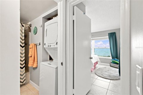 Condo in Saint Petersburg, Florida, 2 bedrooms № 2322301 - photo 14