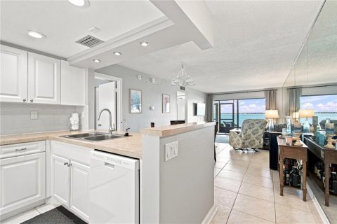 Condo in Saint Petersburg, Florida, 2 bedrooms № 2322301 - photo 6