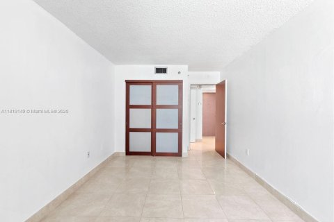 Copropriété à louer à Miami, Floride: 1 chambre, 55.09 m2 № 1943073 - photo 13