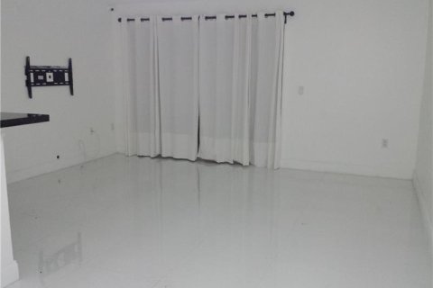 Copropriété à louer à Miramar, Floride: 2 chambres, 87.33 m2 № 1225647 - photo 1