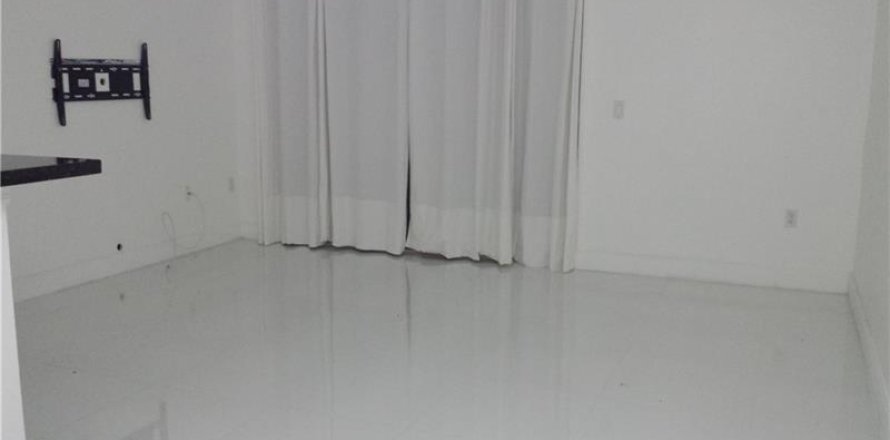 Condominio en Miramar, Florida, 2 dormitorios № 1225647