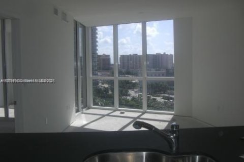 Condo in Sunny Isles Beach, Florida, 1 bedroom  № 1726044 - photo 3