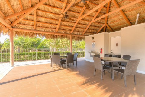 Casa en venta en Hutchinson Island South, Florida, 2 dormitorios, 188.59 m2 № 961511 - foto 1