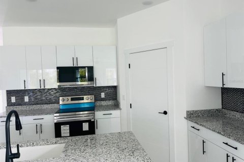 Villa ou maison à vendre à Port Charlotte, Floride: 3 chambres, 206.15 m2 № 2330792 - photo 9