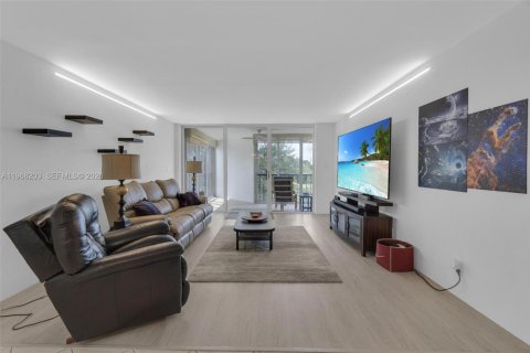 Снять в аренду кондоминиум в Уэстон, Флорида 2 спальни, 118.26м2, № 2030428 - фото 4