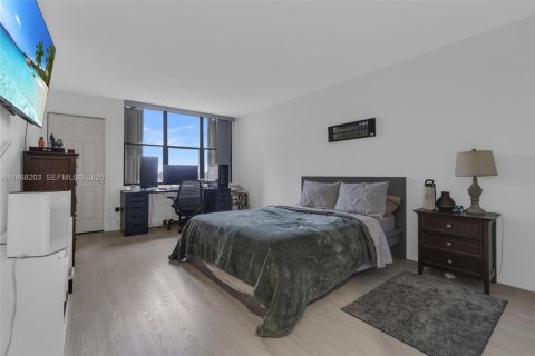 Снять в аренду кондоминиум в Уэстон, Флорида 2 спальни, 118.26м2, № 2030428 - фото 15