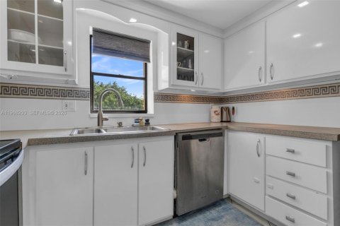 Снять в аренду кондоминиум в Уэстон, Флорида 2 спальни, 118.26м2, № 2030428 - фото 11