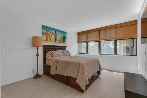 Снять в аренду кондоминиум в Уэстон, Флорида 2 спальни, 118.26м2, № 2030428 - фото 13