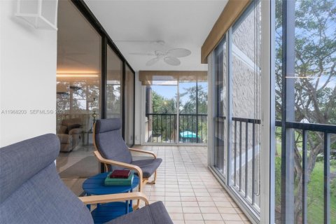 Снять в аренду кондоминиум в Уэстон, Флорида 2 спальни, 118.26м2, № 2030428 - фото 9