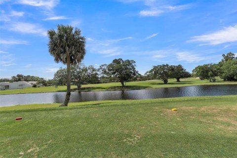 Снять в аренду кондоминиум в Уэстон, Флорида 2 спальни, 118.26м2, № 2030428 - фото 24