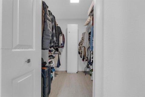 Снять в аренду кондоминиум в Уэстон, Флорида 2 спальни, 118.26м2, № 2030428 - фото 17