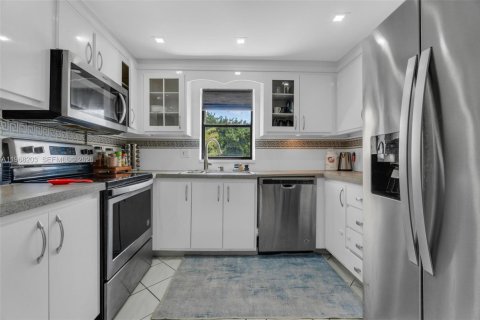 Снять в аренду кондоминиум в Уэстон, Флорида 2 спальни, 118.26м2, № 2030428 - фото 10