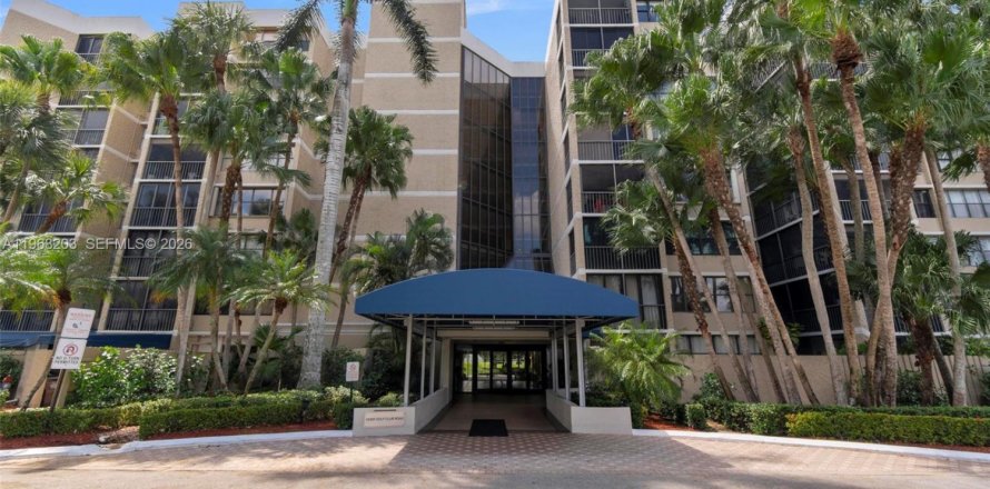 Кондоминиум с 2 спальнями в Уэстон, Флорида № 2030428