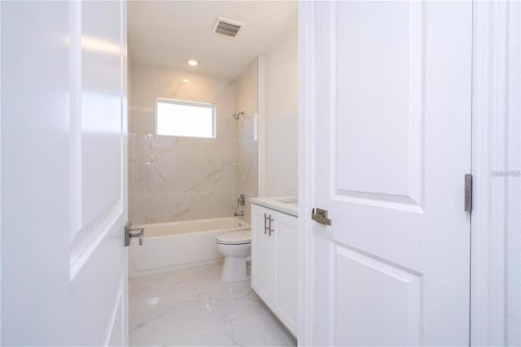 House in Eustis, Florida 4 bedrooms, 172.89 sq.m. № 2296335 - photo 27