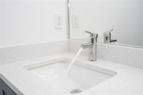 House in Eustis, Florida 4 bedrooms, 172.89 sq.m. № 2296335 - photo 19