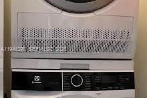 Apartment in Miami Beach, Florida 1 bedroom, 288.93 sq.m. № 2000726 - photo 5