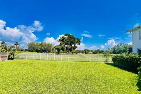 Apartment in Miami Beach, Florida 1 bedroom, 288.93 sq.m. № 2000726 - photo 9