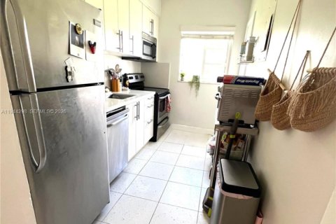 Apartment in Miami Beach, Florida 1 bedroom, 288.93 sq.m. № 2000726 - photo 8