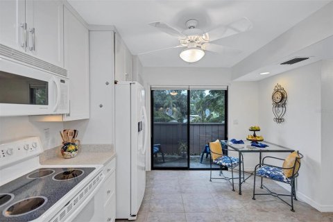 Condo in Sarasota, Florida, 3 bedrooms № 2393628 - photo 9