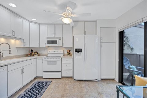 Condo in Sarasota, Florida, 3 bedrooms № 2393628 - photo 6