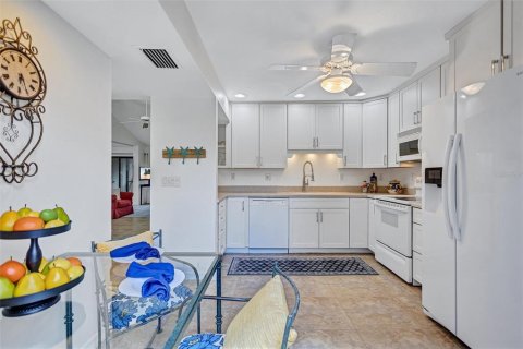 Condo in Sarasota, Florida, 3 bedrooms № 2393628 - photo 11