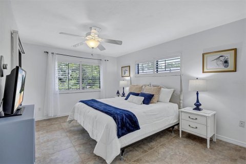Condo in Sarasota, Florida, 3 bedrooms № 2393628 - photo 30