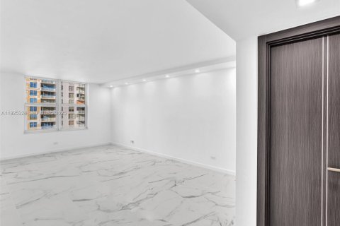 Condominio en venta en Sunny Isles Beach, Florida, 2 dormitorios, 144.18 m2 № 1984403 - foto 20