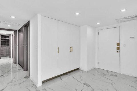 Condominio en venta en Sunny Isles Beach, Florida, 2 dormitorios, 144.18 m2 № 1984403 - foto 19