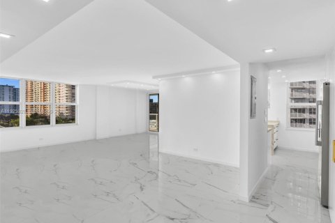 Condominio en venta en Sunny Isles Beach, Florida, 2 dormitorios, 144.18 m2 № 1984403 - foto 4