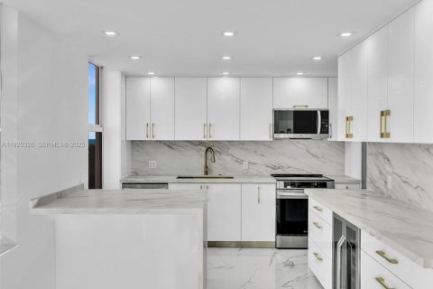 Condominio en venta en Sunny Isles Beach, Florida, 2 dormitorios, 144.18 m2 № 1984403 - foto 14