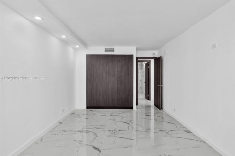 Condominio en venta en Sunny Isles Beach, Florida, 2 dormitorios, 144.18 m2 № 1984403 - foto 29