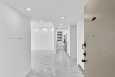 Condominio en venta en Sunny Isles Beach, Florida, 2 dormitorios, 144.18 m2 № 1984403 - foto 3