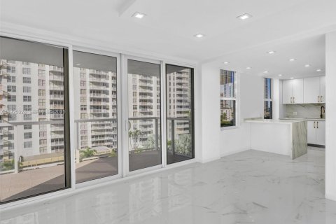 Condominio en venta en Sunny Isles Beach, Florida, 2 dormitorios, 144.18 m2 № 1984403 - foto 10