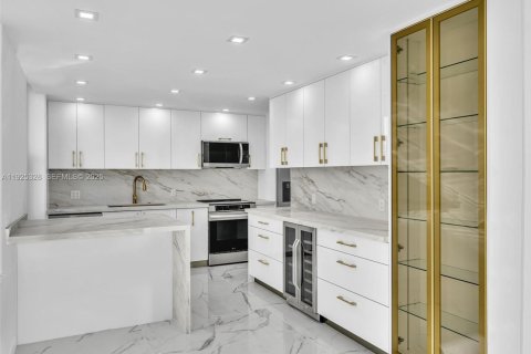 Condominio en venta en Sunny Isles Beach, Florida, 2 dormitorios, 144.18 m2 № 1984403 - foto 13