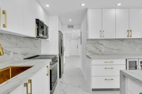 Condominio en venta en Sunny Isles Beach, Florida, 2 dormitorios, 144.18 m2 № 1984403 - foto 17