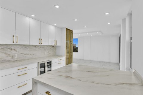 Condominio en venta en Sunny Isles Beach, Florida, 2 dormitorios, 144.18 m2 № 1984403 - foto 15