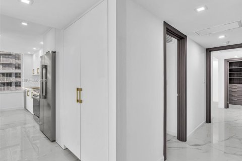 Condominio en venta en Sunny Isles Beach, Florida, 2 dormitorios, 144.18 m2 № 1984403 - foto 18
