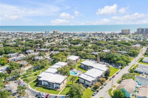 Condominio en New Smyrna Beach, Florida, 2 dormitorios  № 2101896