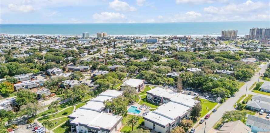 Condominio en New Smyrna Beach, Florida, 2 dormitorios № 2101896