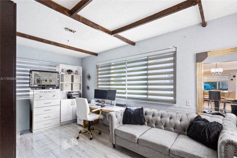 House in Hollywood, Florida 3 bedrooms, 127.28 sq.m. № 2020198 - photo 12