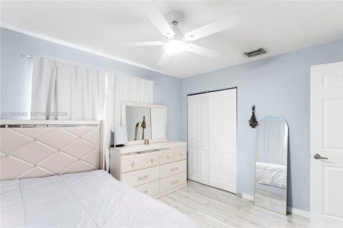 House in Hollywood, Florida 3 bedrooms, 127.28 sq.m. № 2020198 - photo 22