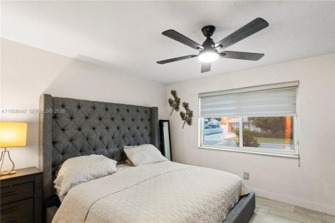 House in Hollywood, Florida 3 bedrooms, 127.28 sq.m. № 2020198 - photo 14