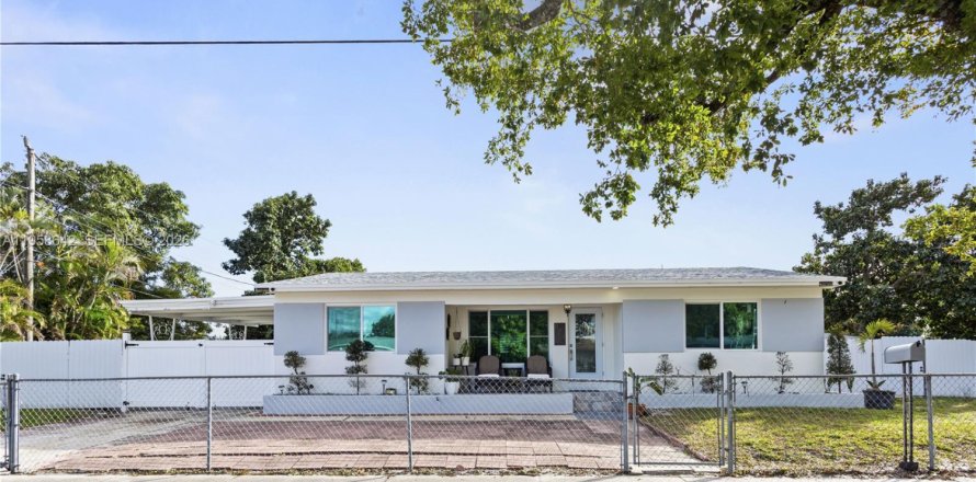 House in Hollywood, Florida 3 bedrooms, 127.28 sq.m. № 2020198